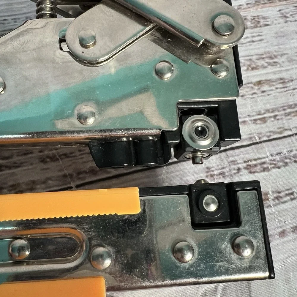 Crop A Dile II Big‎ Bite We R Memory Keepers Hole Punch 6